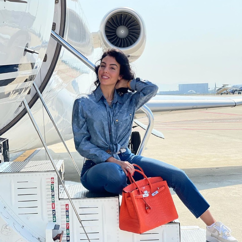 الملابس الرياضية تتصدّر الصيحات الكاجوال بأسلوب جورجينا رودريغز