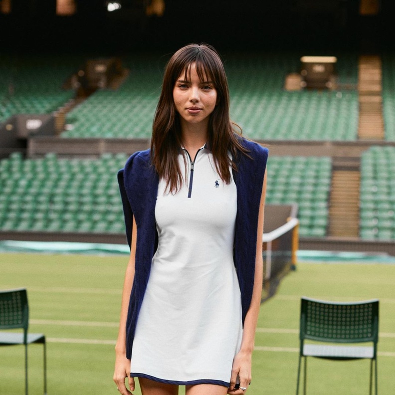 فستان بولو الأيقوني من مجموعة ربيع وصيف 2023 لدار بولو رالف لورين