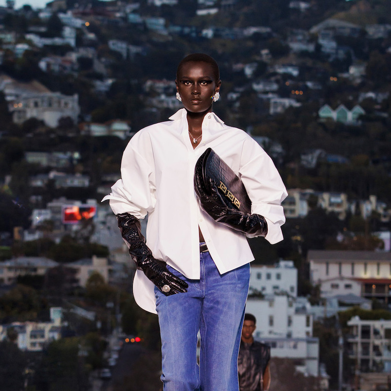 حقائق عن القميص الأبيض تجعله القطعة الأهم في الموضة