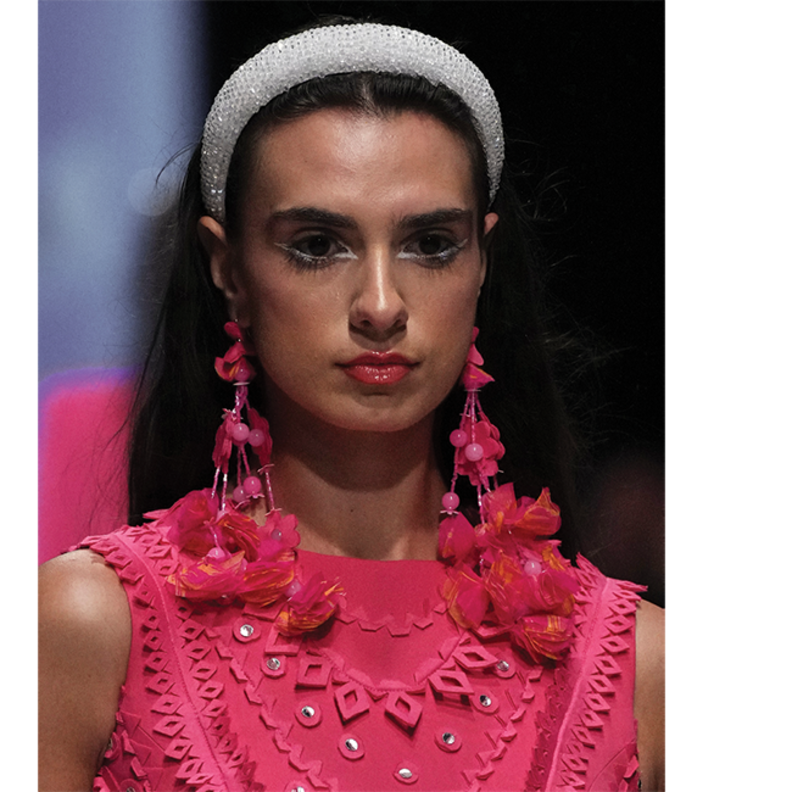 مستحضرات تناسب حقيبتك الجمالية في رحلات السفر لإطلالة مريحة ومشرقة