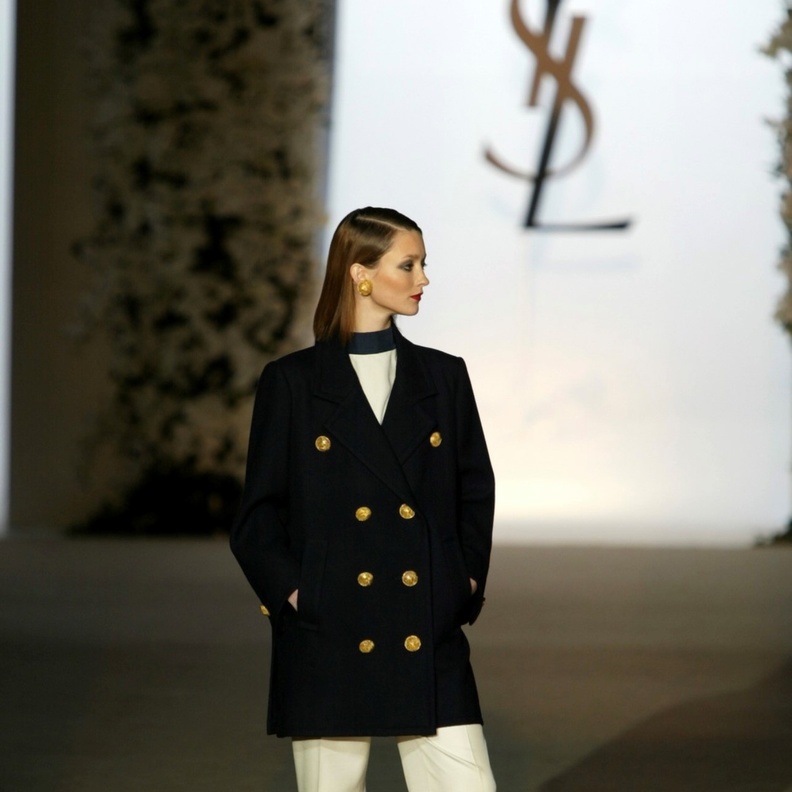 ايڤ سان لوران من مؤسسي الحداثة في الموضة