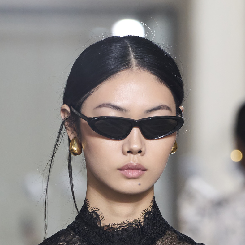 تعرّفي على أجمل صيحات النظارات الشمسية السوداء