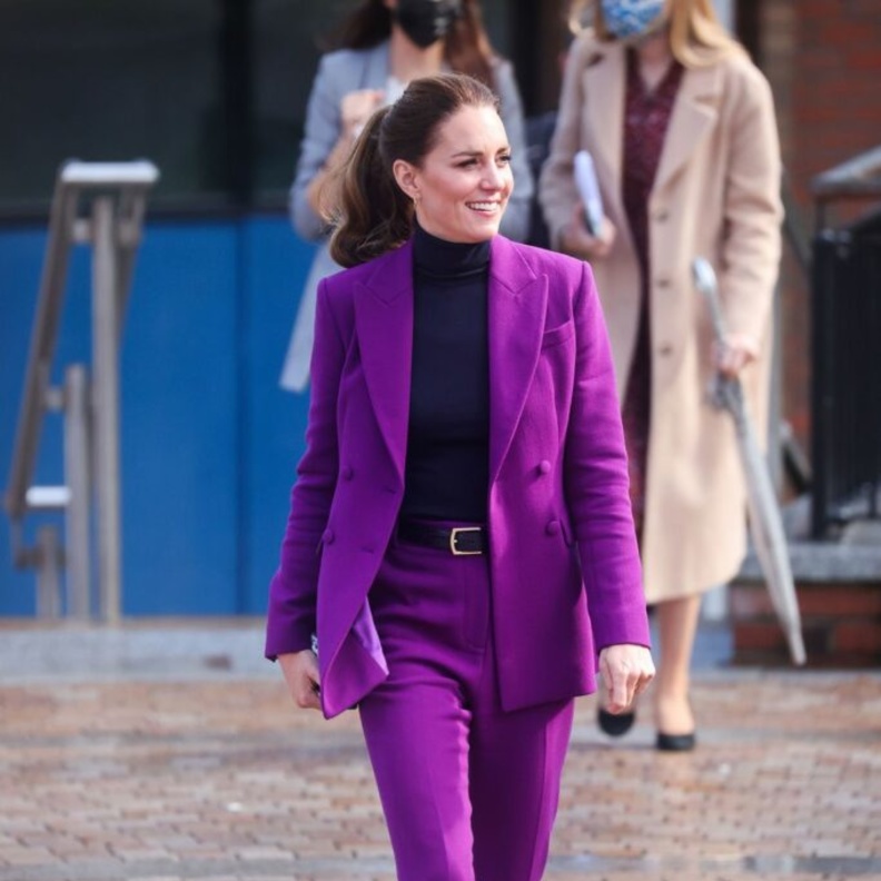 صيحات كلاسيكية ملونة مع البدلات من إطلالات كيت ميدلتون