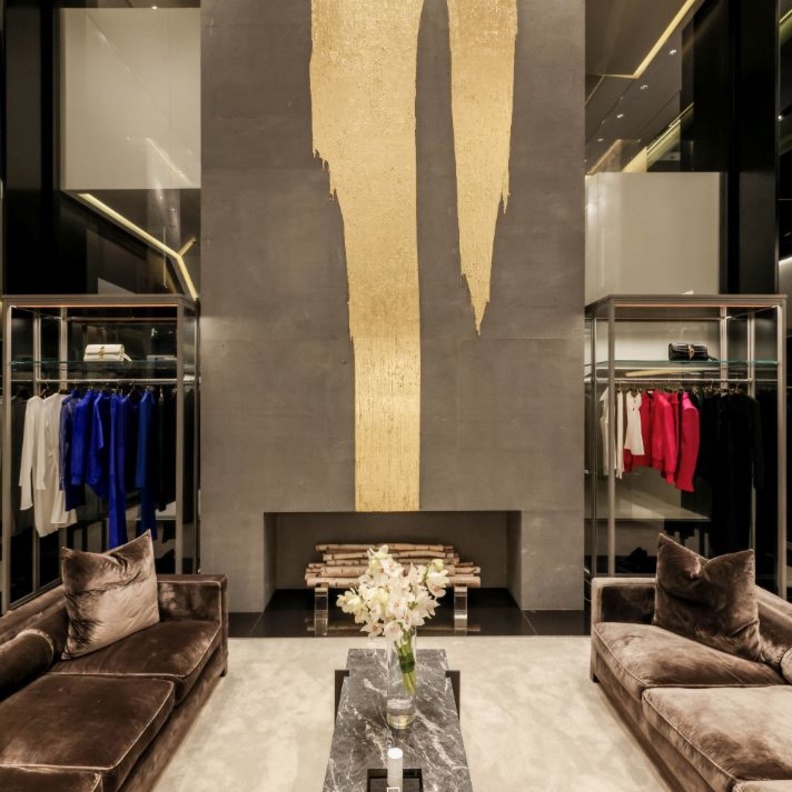 TOM FORD تعُيد افتتاح متجرها المميز في فاشن أفينيو ضمن مول دبي