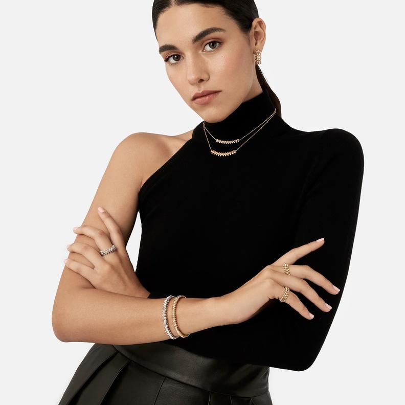 أحدث أساور الذهب الناعمة لإطلالة مواكبة للموضة