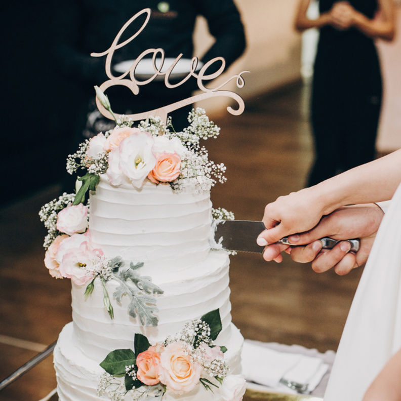 دليل كامل يسهّل على العروس اختيار نكهة كيكة زفافك