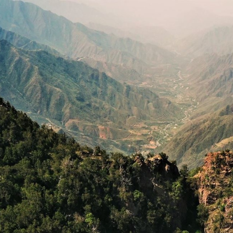 سمو ولي العهد يُطلق مشروع قمم السودة.. أحدث وجهة للسياحة الجبلية الفاخرة