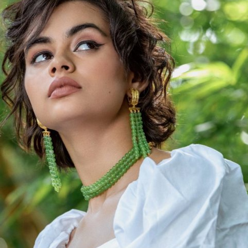 أقراط أذن متدلية مرصعة بالزبرجد من فالير Valére 