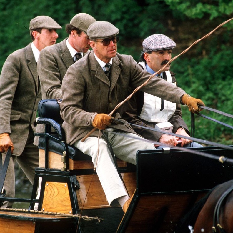 إصابة الأمير فيليب Prince Philip في الظهر