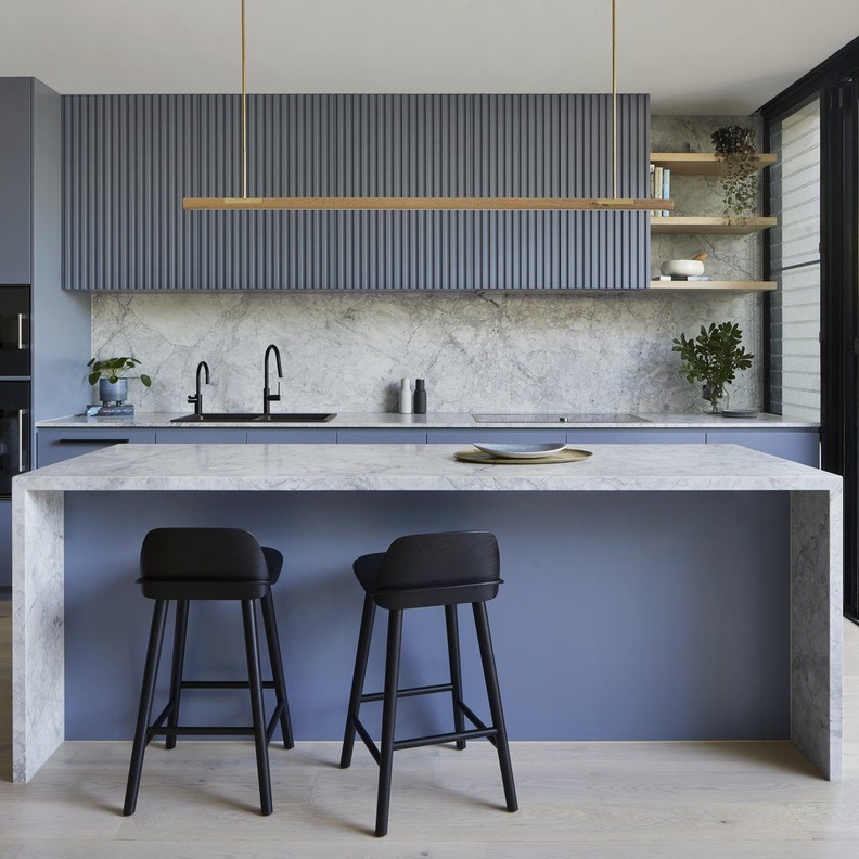 الأسود الجذاب في تصميم كراسي المطبخ العالية