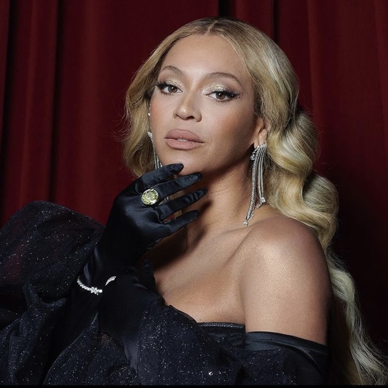 المغنية العالمية Beyonce تتألق بمجوهرات Tiffany & co