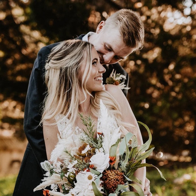 باقة الزفاف للعروس في الخريف