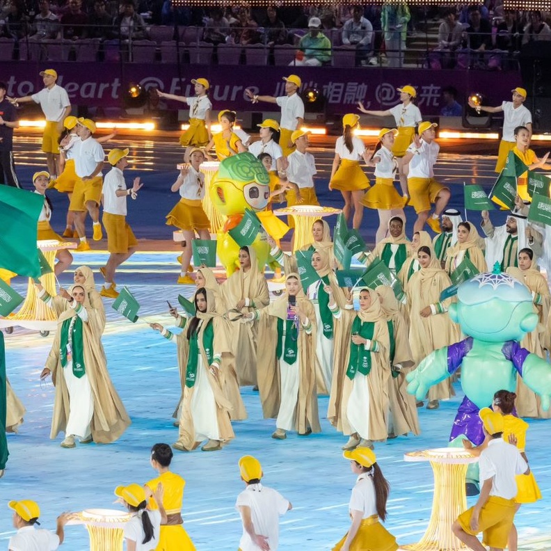 بتصميم تراثي من علامة أباديا.. الوفد السعودي يلفت أنظار العالم في حفل افتتاح دورة الألعاب الآسيوية
