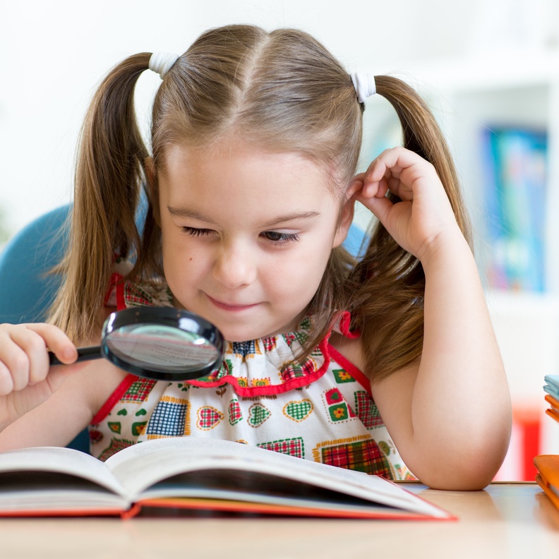 تؤدي مشاكل الرؤية إلى ضعف التحصيل الدراسي ومشاكل عديدة للأطفال 