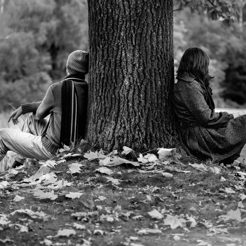 تبتعد المرأة عن الرجل الذي تحبه بعد نفاذ كل محاولات الاصلاح بينهما