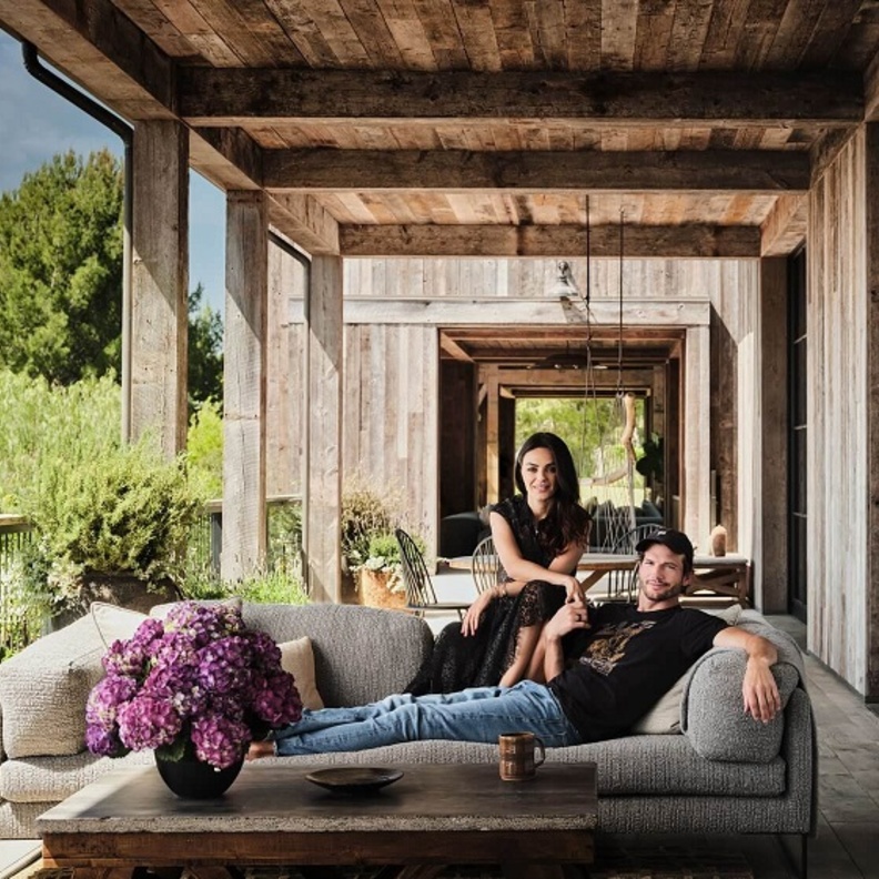 جولة داخل عقار ميلا كونيس وأشتون كوتشر