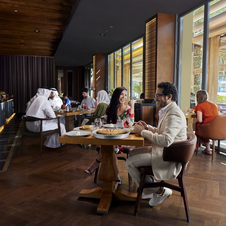 أحمد حلمي ومنى زكي في أبوظبي.. أيَ تجارب طعام فاخرة اختارا