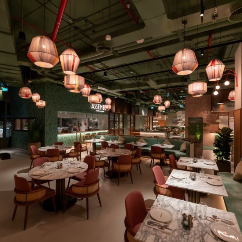 المملكة سوشيال داينينغ تفتتح أبوابها رسمياً للزوار في مركز المملكة الأيقوني بالرياض 