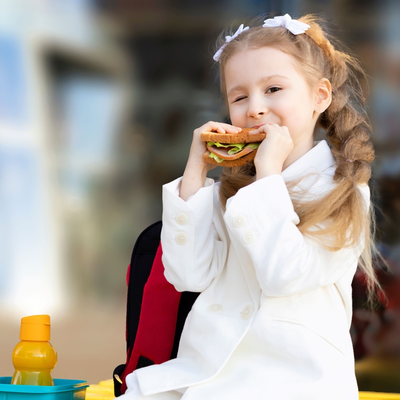 تناول الأطعمة الصحية والغذاء الصحي يقي الأطفال من الإصابة بالإنفلونزا مع العودة للمدارس