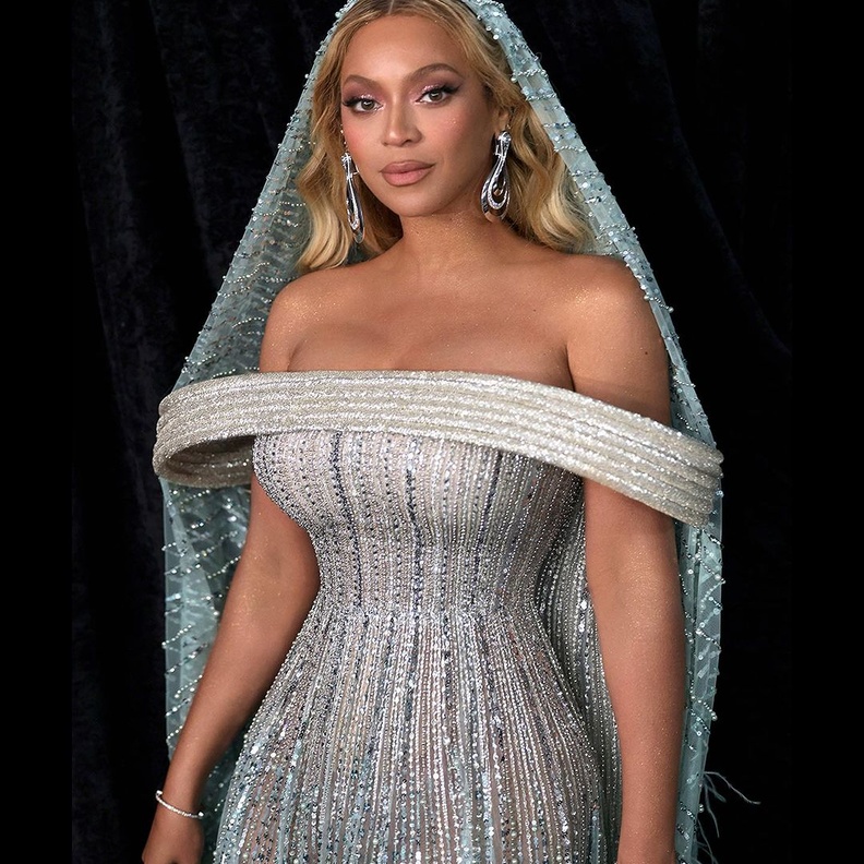 تيفاني أند كو Tiffany & Co زينت إطلالات مجوهرات Selena Gomez وBeyoncé بتصاميم جدا مختلفة.. أيهم أقرب إلى شخصيتكِ؟