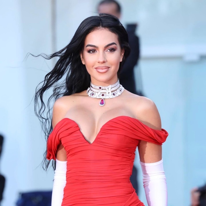 جورجينا رودريغيز خطيبة كريستيانو رونالدو