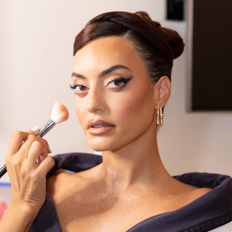 مكياج المناسبات للعيون الكبيرة لا تبطل موضته على خطى كارن وزان