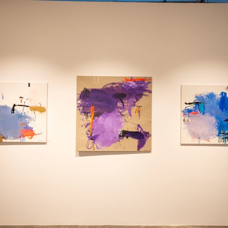 رحلة ملهمة في عالم الفن والألوان بمشاركة 7 فنانين عالميين في معرض جاليري ليفت