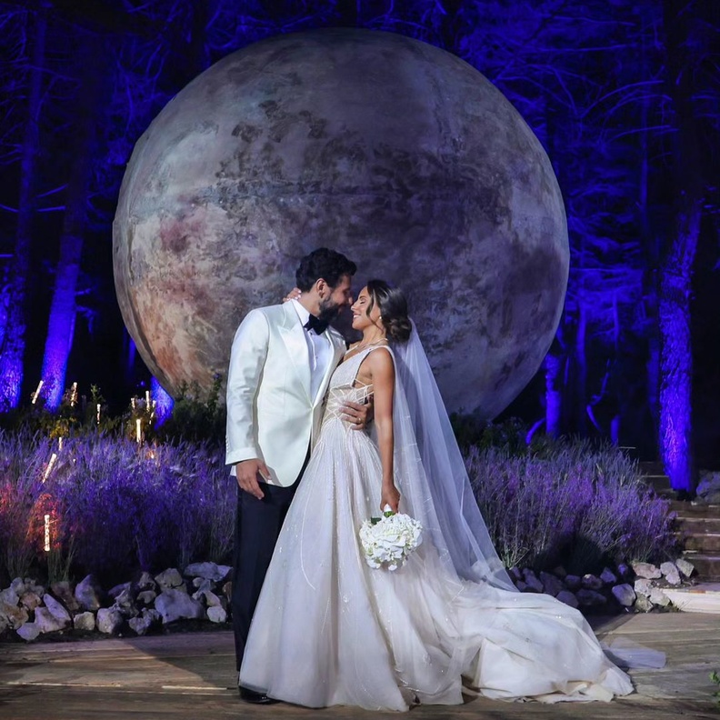 زفاف تحت ضوء القمر