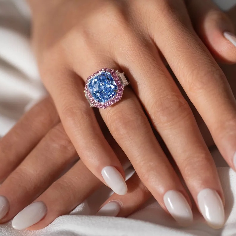 دار سوذبيز تكشف عن ماسة The Infinite Blue الزرقاء الاستثنائية