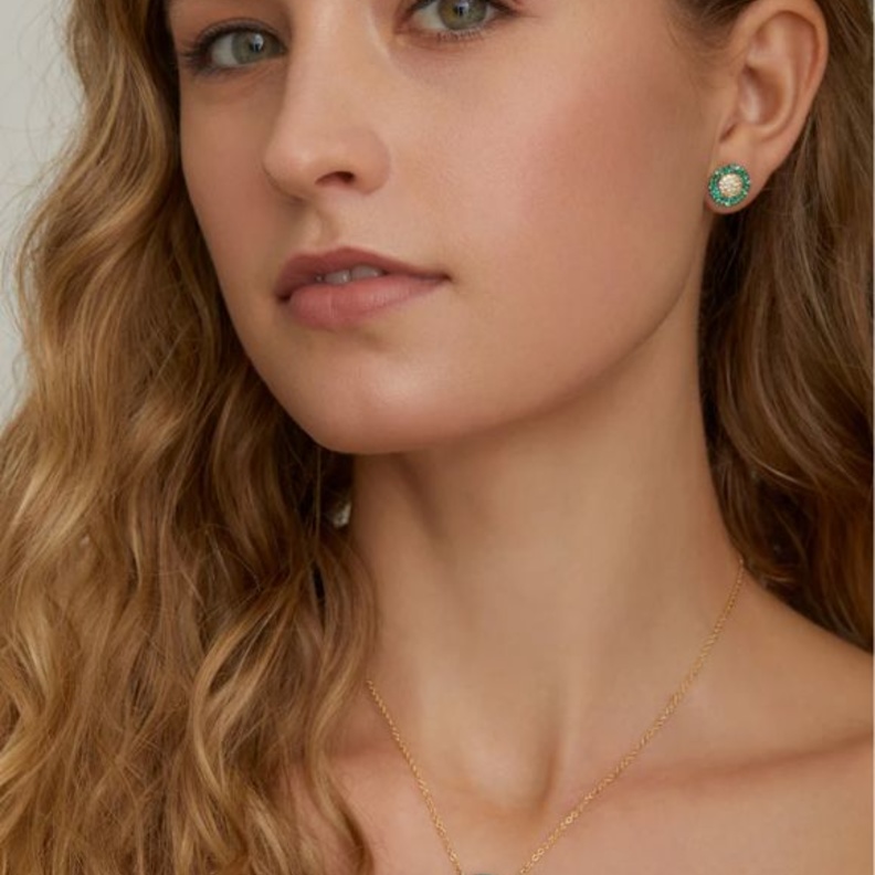 طقم مرصع بالزمرد من جايمي وولف Jamie Wolf