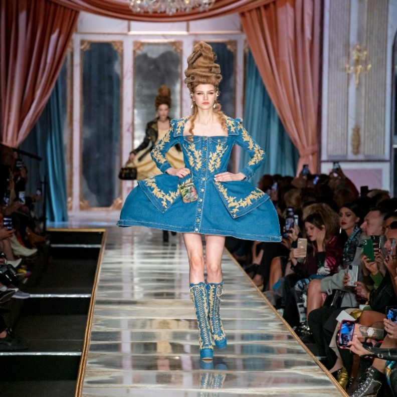 Moschino تقترب من تعيين مدير إبداعي جديد... هذا ما كشف الرئيس التنفيذي للعلامة