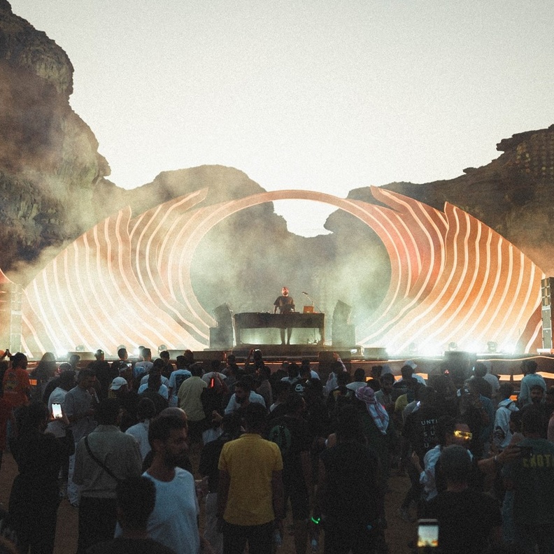 أزمث العلا ينطلق متألقاً مع أجمل العروض الموسيقية والثقافية واحتفالات اليوم الوطني السعودي