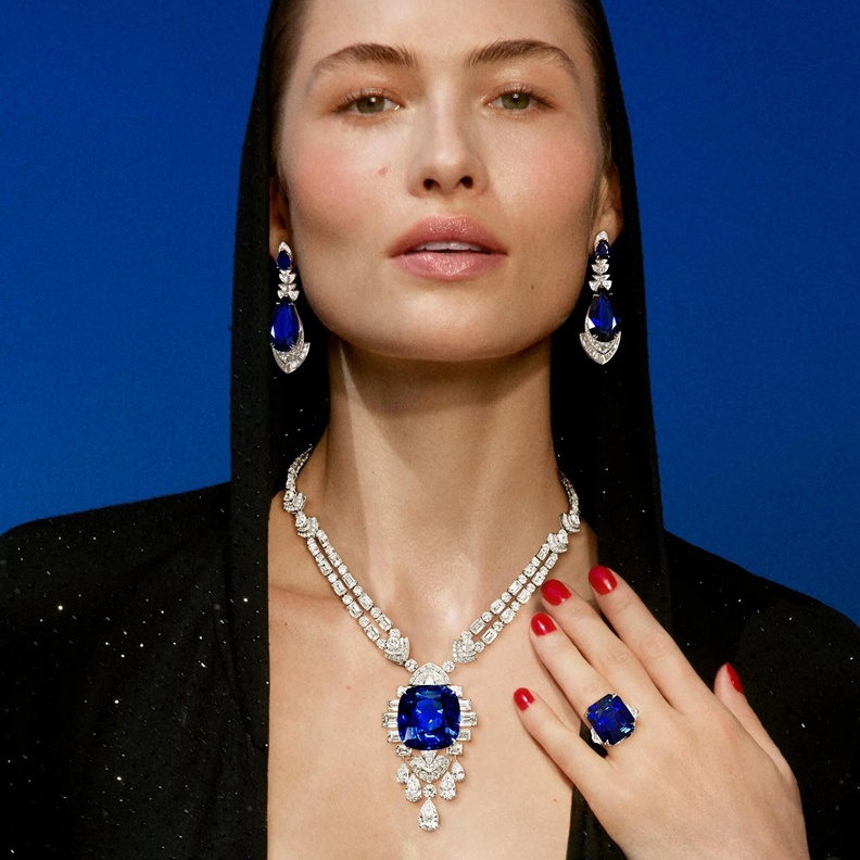 فخامة الياقوت الأزرق في مجوهرات غراف