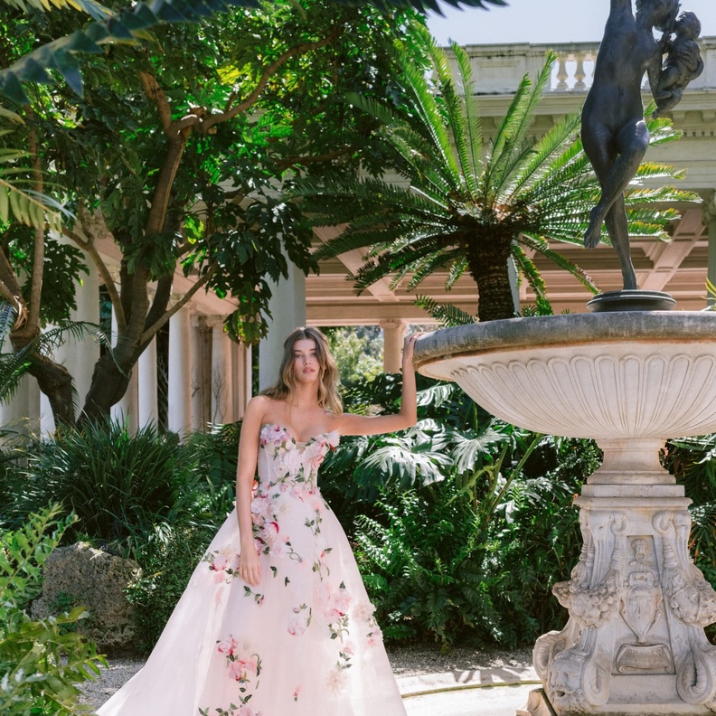 فساتين زفاف باللون الزهري@moniquelhuillier