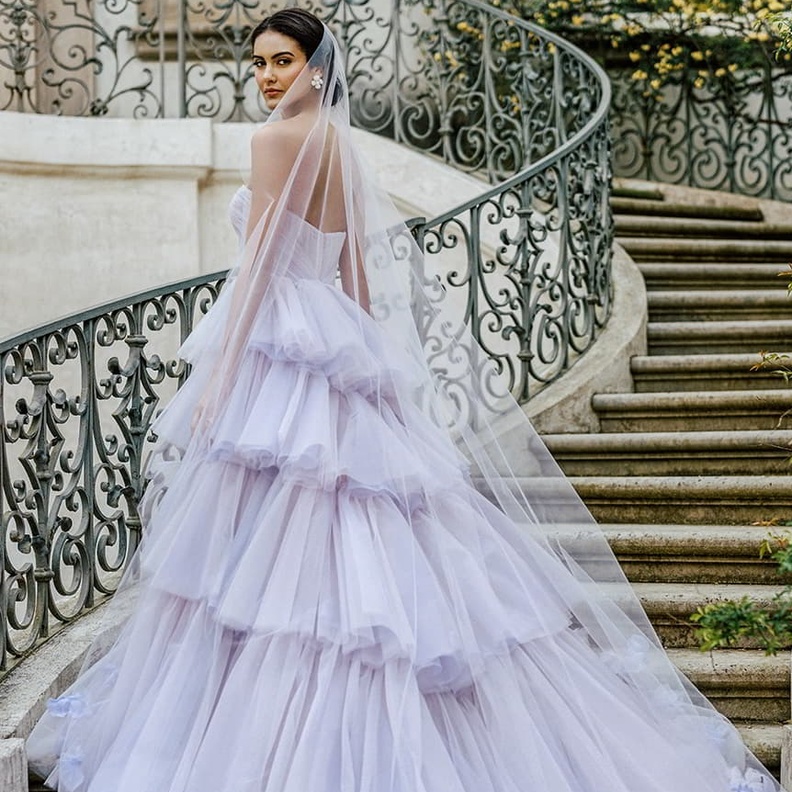 فساتين زفاف بطبقات متعددة@annebarge