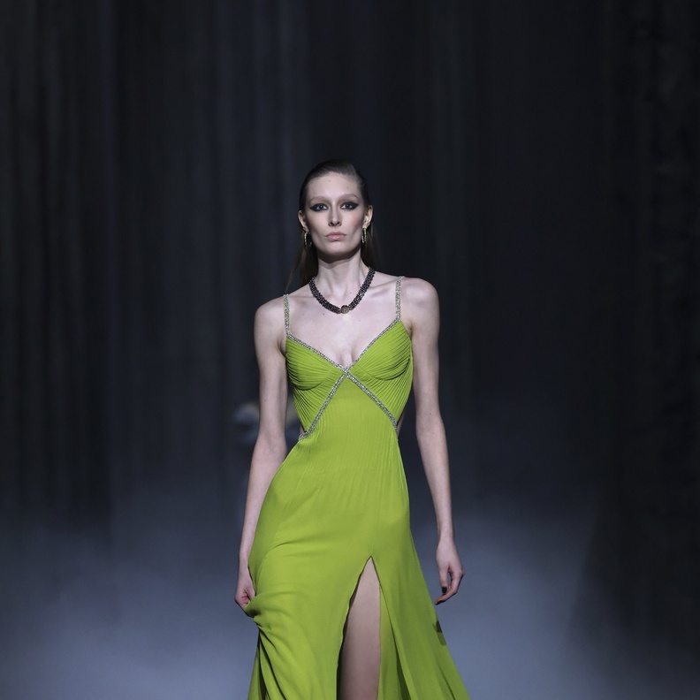 فستان باللون الأخضر من جورج حبيقة