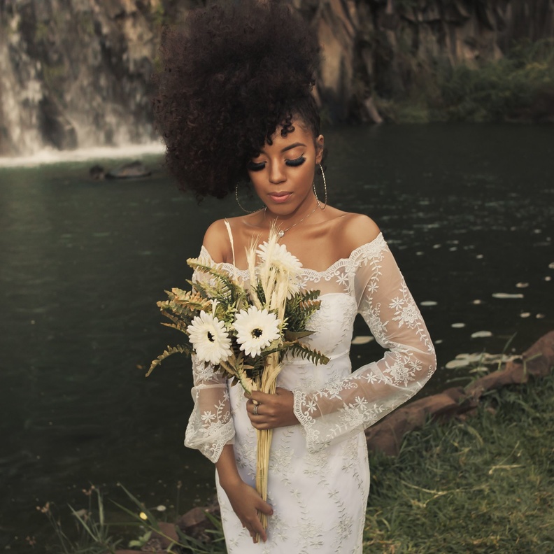 فستان زفاف من وحي حقبة التسعينات