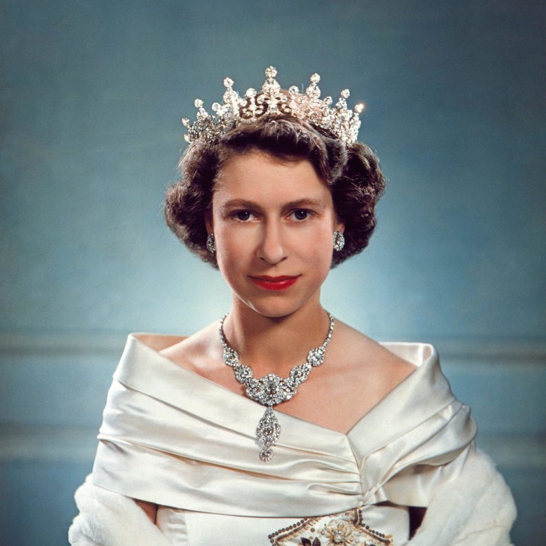 في الذكرى السنوية الأولى لوفاتها.... أشهر الأماكن التي سميت تيمنا باسم إليزابيث الثانية