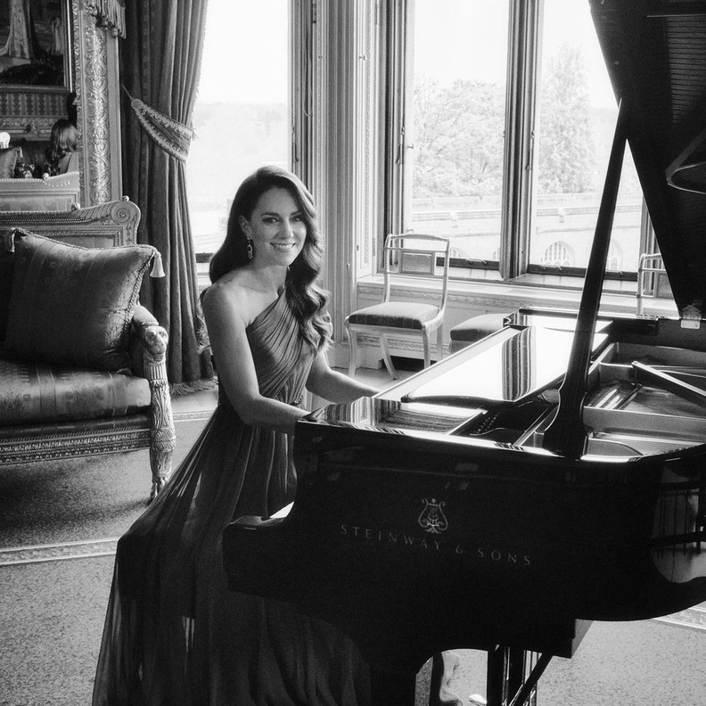 من العزف إلى تسلق الجبال.. أشهر هوايات أفراد العائلات المالكة في العالم 