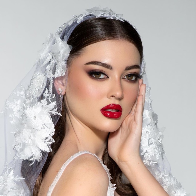 5 تكنيكات مختلفة لـ "آيلاينر" مثالي لعروس 2023 مع خبيرة التجميل السعودية "ساره محمد"