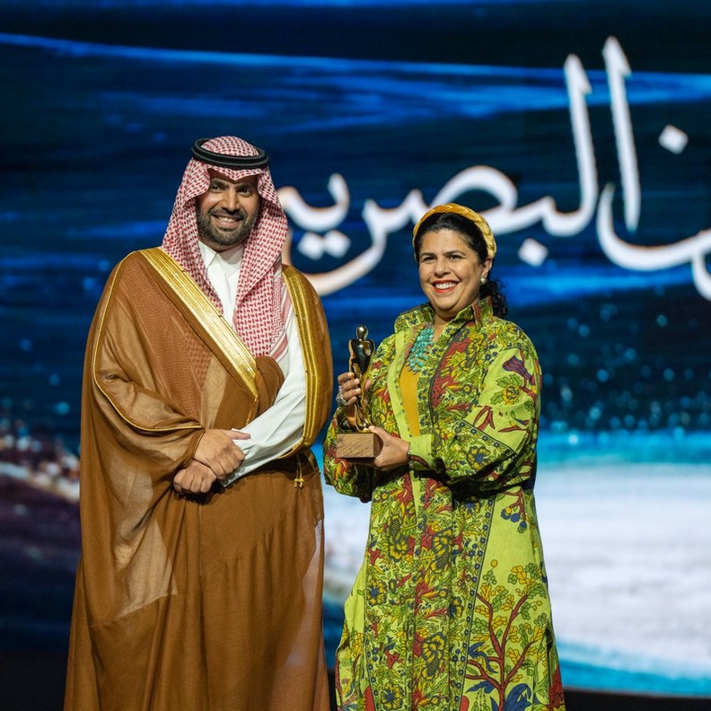 منال الضويان في حديث خاص لـ"هي" عن الفن والأزياء وروح الثقافة السعودية