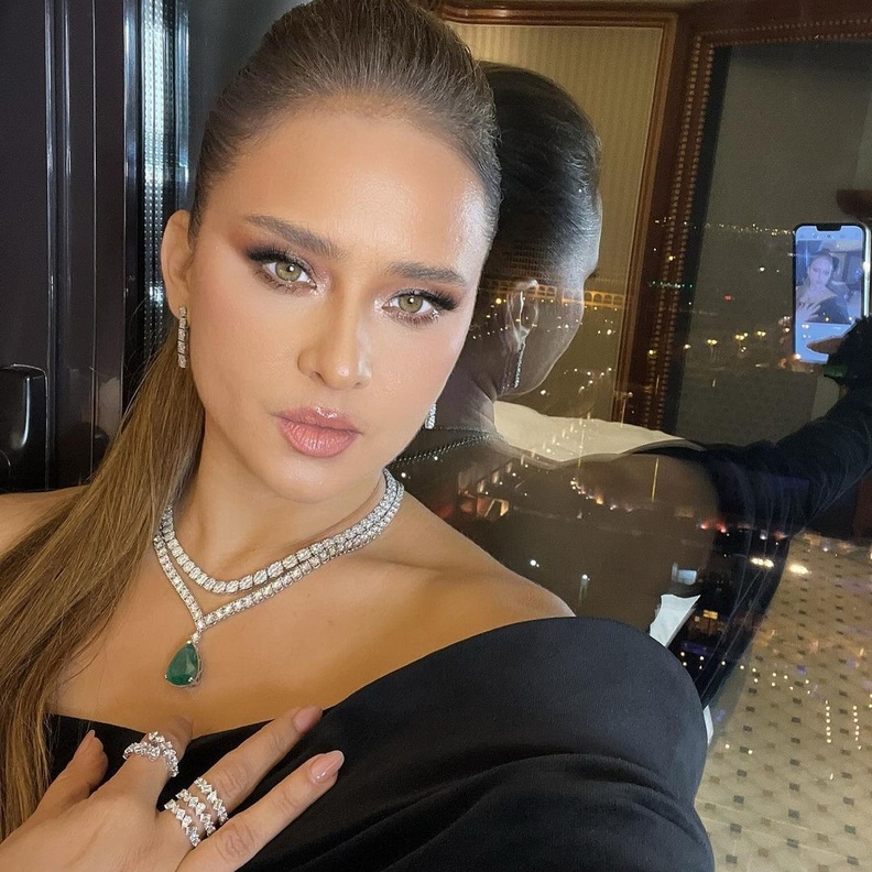 ما هي قطعة المجوهرات التي لا تستغنى عنها نيللي كريم بطلة فيلم "فوي فوي فوي"؟