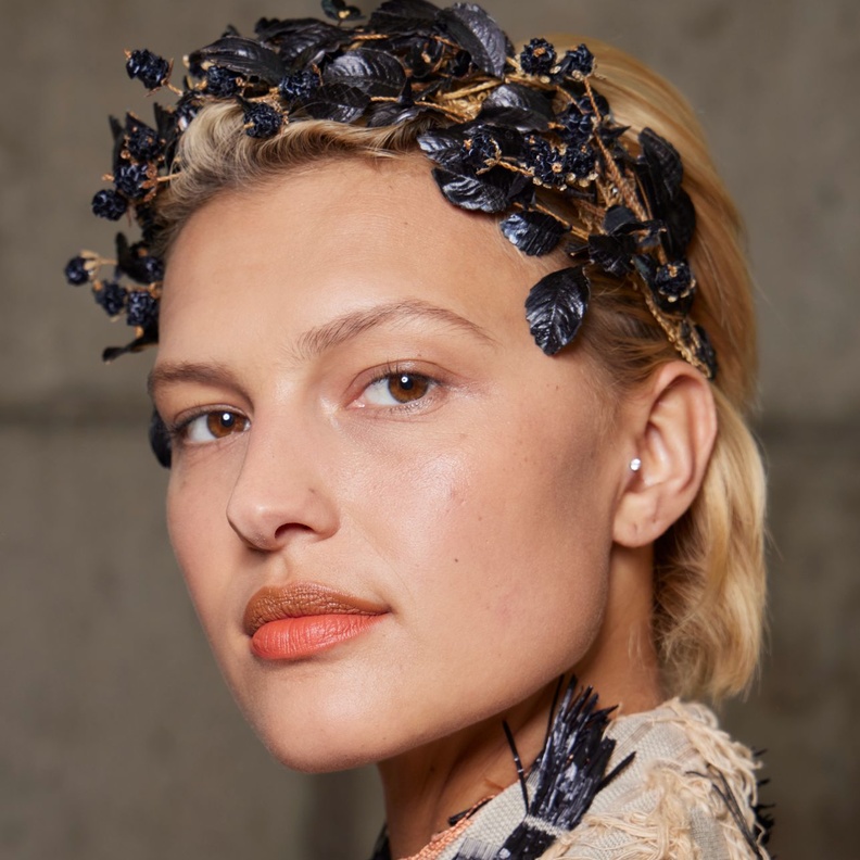 إطلالات متجددة للشعر مع صيحة الأكسسوارات من نيويورك