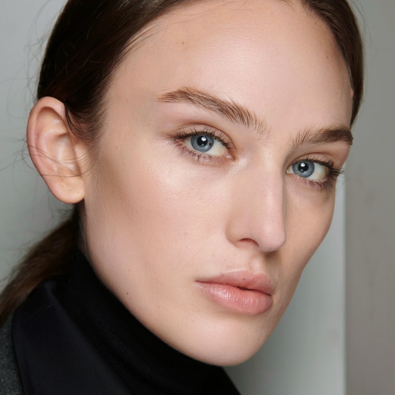 تجميل الوجه بالخيوط الجراحية لوجه مشدود ونضر