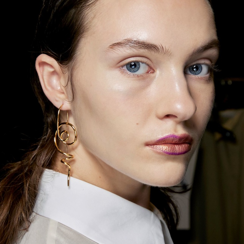 ما هو ماء ميسيلار وأبرز فوائده لبشرة نضرة بعد إزالة المكياج