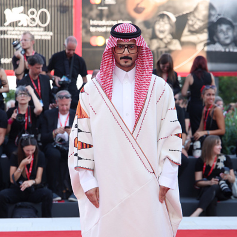 التصاميم السعودية تؤكد حضورها في مهرجان البندقية السينمائي.. محمد الشهري بإطلالتين متميزتين بتوقيع قرمز ونورا سليمان