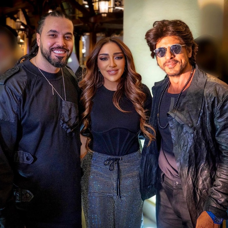 شاروخان مع عبدالفتاح الجريني وجميلة البداوي