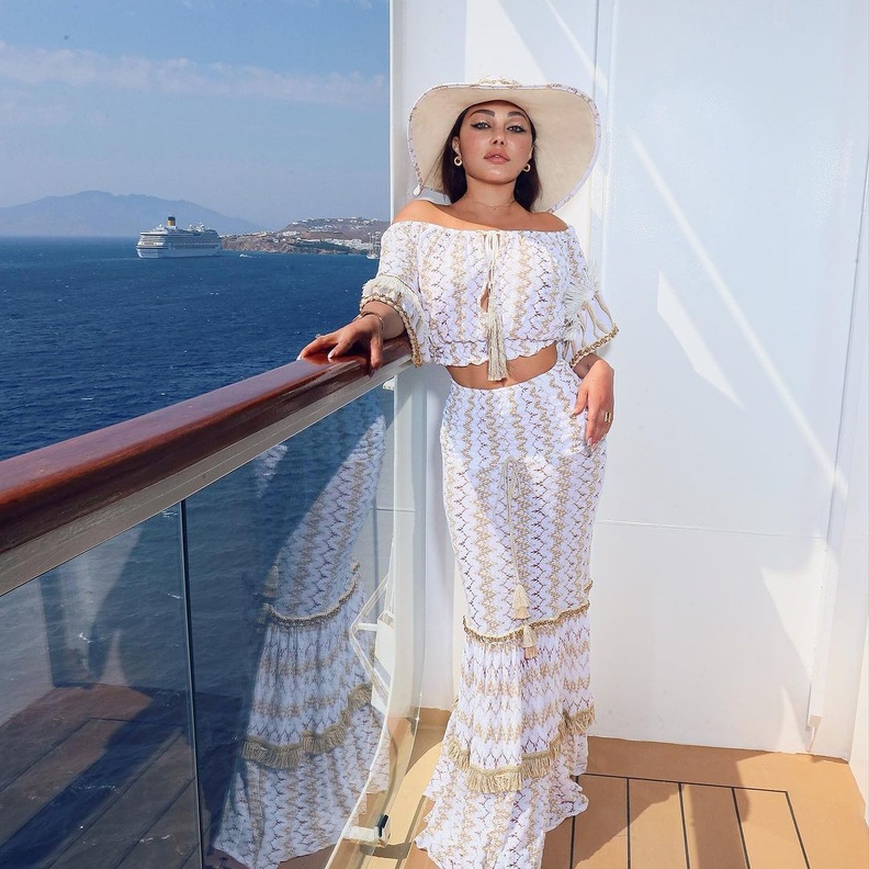 من الجمبسوت الى صيحات كاجوال متنوعة.. نظرة على أجمل اطلالات هيفاء وهبي مع نهاية الصيف