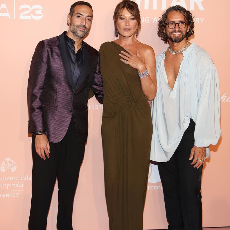 إطلالات لافتة وجريئة للنجمات في حفل Amfar في مهرجان فينيسيا برعاية مهرجان البحر الأحمر السينمائي