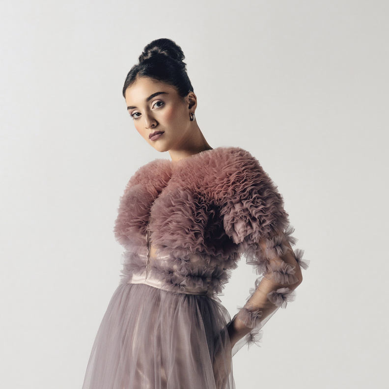 "هي" تحتفي بالوجوه الجديدة للأزياء السعودية